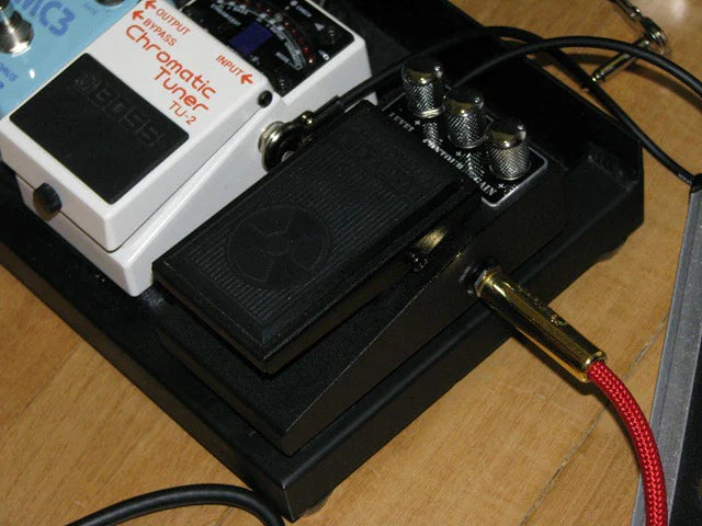 Plutoneium - Chi-Wah-Wah Bass