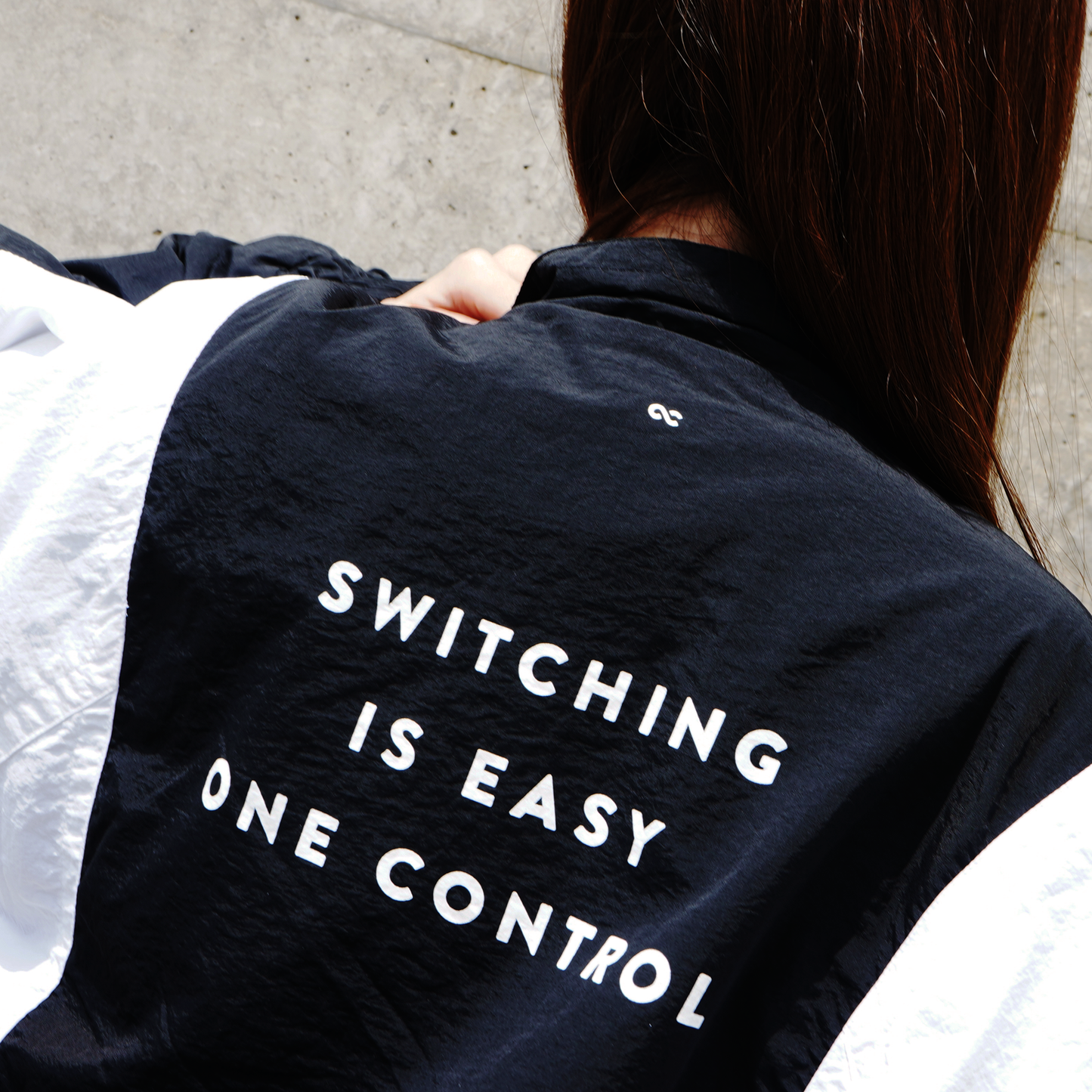 One Control / ロゴ入りトラックジャケット ブラック