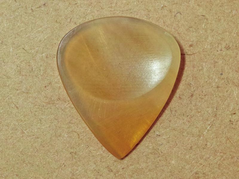 Animals Pedal/Wild Picks (CHR-JP-DD-BL-S)　Cow Horn Jazz Pick Double Dent Blond Small 2.5mm